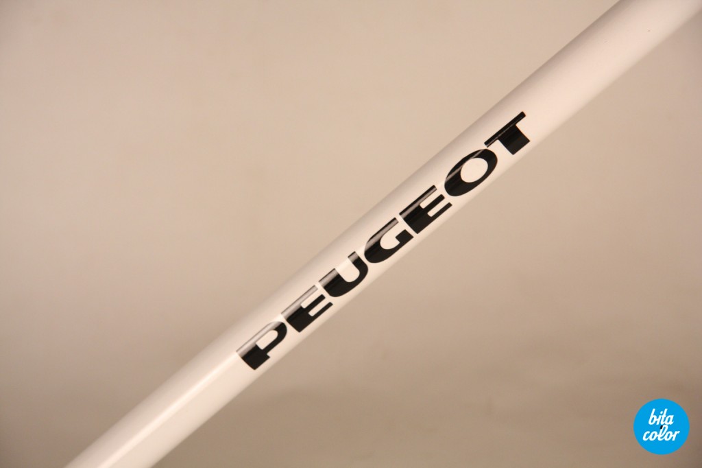 Peugeot_road_white_bitacolor4